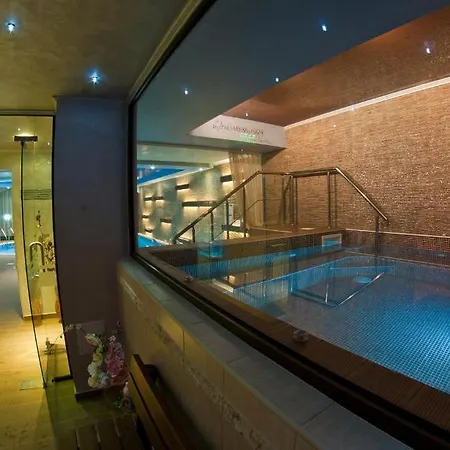 Enira Hotel