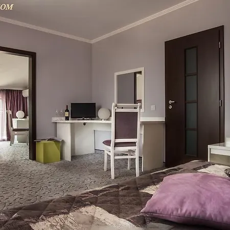Enira Hotel 4*